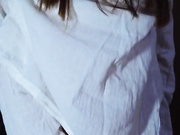 ДЕВИЦА САМА СЕБЯ ТРАХАЕТ