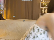 lika_ma - в платьице без трусиков нежно ласкает киску широко раздвинув ножки