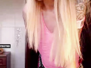 _Strawberry_ раздевается и сладостно стонет