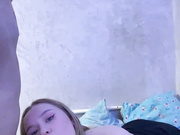 HoneySavage трах кончает на язык