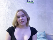 HoneySavage трах кончает на язык