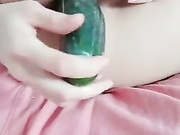 ДЕВИЦА САМА СЕБЯ ТРАХАЕТ