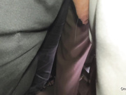 Сладкая жопа девушки доставила мне много удовольствия в автобусе