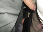 Сладкая жопа девушки доставила мне много удовольствия в автобусе