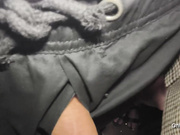 Сладкая жопа девушки доставила мне много удовольствия в автобусе