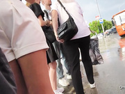 Сладкая жопа девушки доставила мне много удовольствия в автобусе