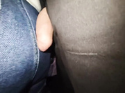 Сладкая жопа зрелой женщины доставила мне много удовольствия в автобусе