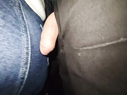 Сладкая жопа зрелой женщины доставила мне много удовольствия в автобусе