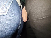 Сладкая жопа зрелой женщины доставила мне много удовольствия в автобусе