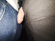 Сладкая жопа зрелой женщины доставила мне много удовольствия в автобусе