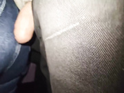 Сладкая жопа зрелой женщины доставила мне много удовольствия в автобусе