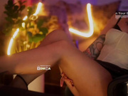 D_i_aM одевает светло-коричневые колготки