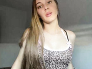 Alisa3 первый стрим раздевается красотка