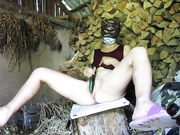 ДЕВИЦА ДРОЧИТ