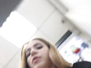 Markkizaa при покупателях кайфует от вибраций