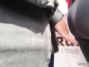 Великолепная зрелая жопа зрелой милфы в лосинах доставила много удовольствия моему хую на пробе