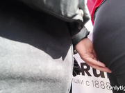 Великолепная зрелая жопа зрелой милфы в лосинах доставила много удовольствия моему хую на пробе