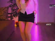 D_i_aM засветила трусики во время танца-2