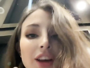 ДЕВИЦА ДРОЧИТ