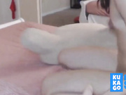 ДЕВИЦА САМА СЕБЯ ТРАХАЕТ