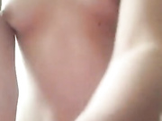 ДЕВИЦА ДРОЧИТ