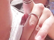 ДЕВИЦА ДРОЧИТ