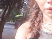 ДЕВИЦА ДРОЧИТ