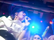 Sabrina Salerno под юбкой