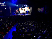 Болгарская певичка РАЙНА светит белые трусики