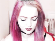 Красотка kornettakiss показывает письку