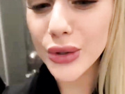 _Katrinka_рвет колготки в примерочной