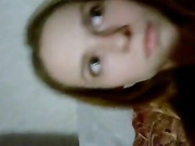 Девица дрочит