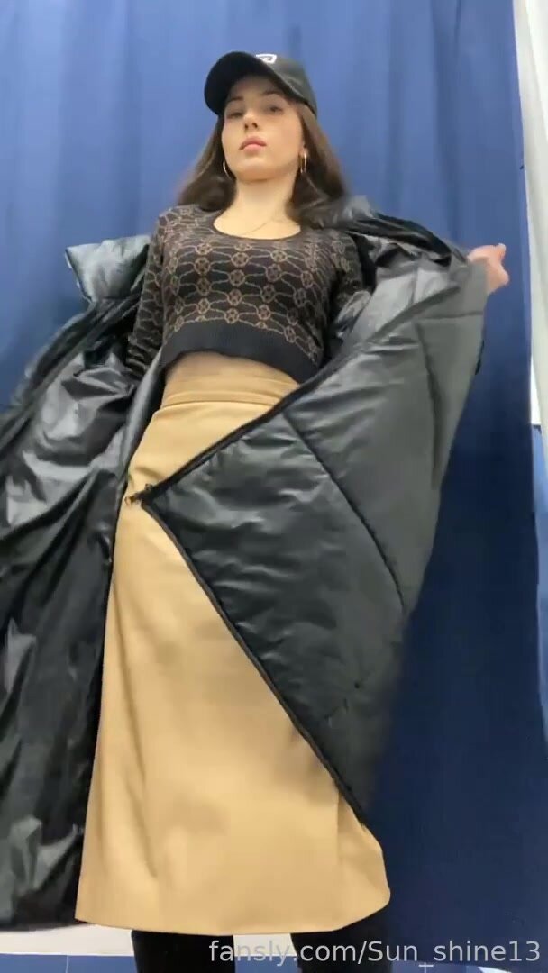 sunshine13 (fansly) в примерочной