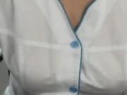 Девица сама себя трахает