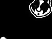 Девица сама себя трахает