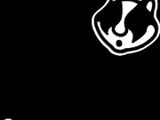 Девица сама себя трахает