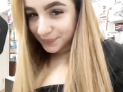 Markkizaa апскирт в чулках на работе