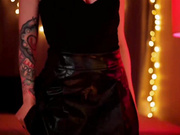 D_i_aM апскирт в колготках со стрелкой