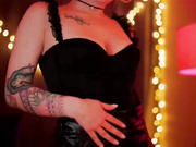 D_i_aM апскирт в колготках со стрелкой