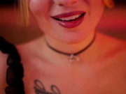 D_i_aM апскирт в колготках со стрелкой