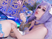 Две красотки и стеклянная пробка