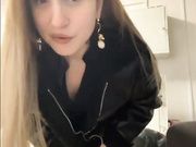 Markkizaa засветила трусики в позе раком