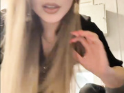 Markkizaa засветила трусики в позе раком