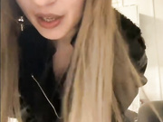 Markkizaa засветила трусики в позе раком