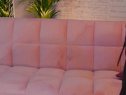 D_i_aM апскирт в колготках на диване-2