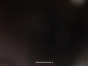 Brenda Trindade OnlyFans сосёт в туалете