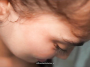 Brenda Trindade OnlyFans сосёт в туалете