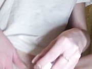 Девица сама себя трахает