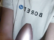 Девица сама себя трахает