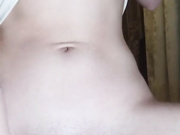 Девица сама себя трахает